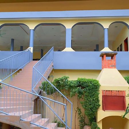Bed and Breakfast Chez Sabine Abomey Екстер'єр фото