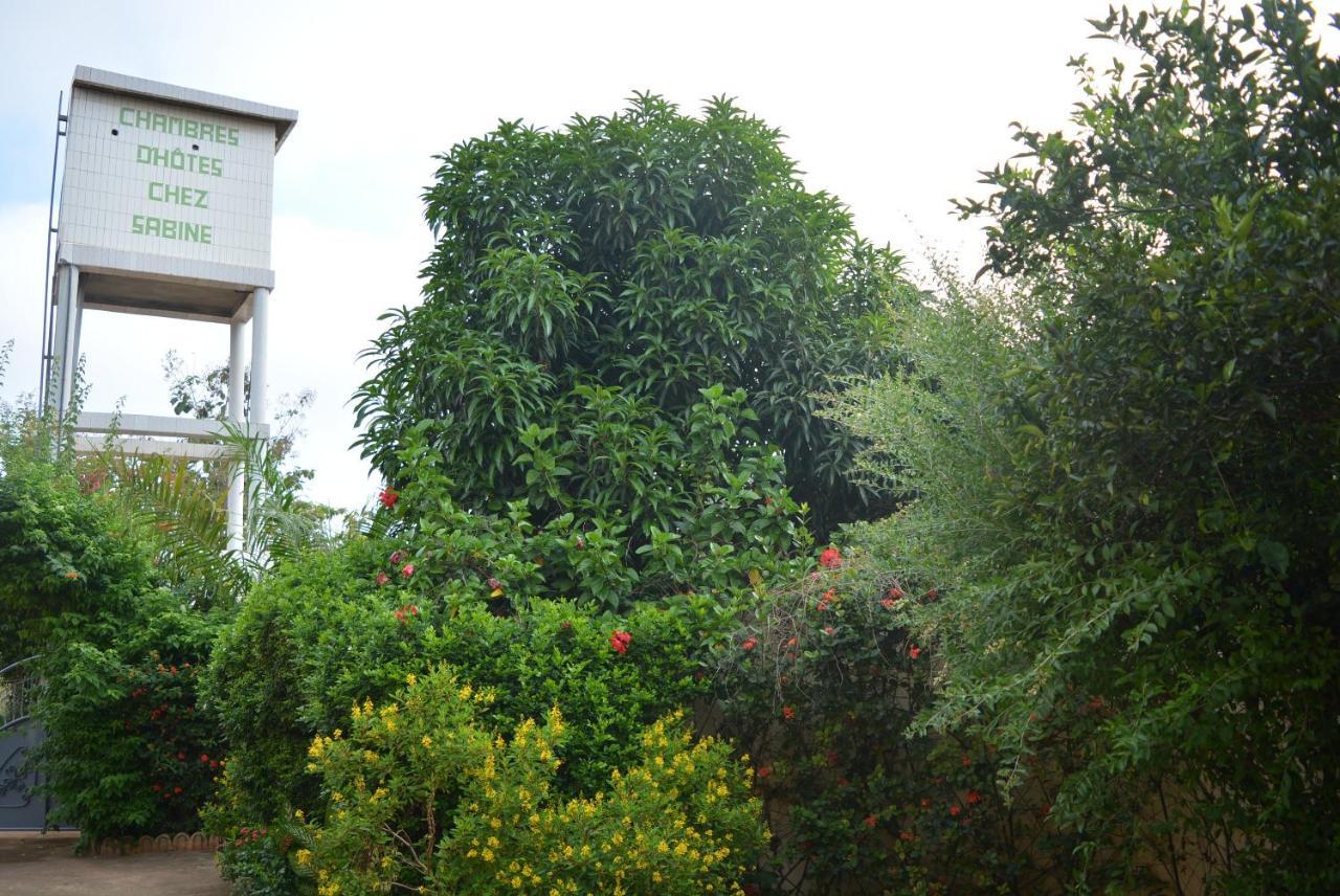 Bed and Breakfast Chez Sabine Abomey Екстер'єр фото