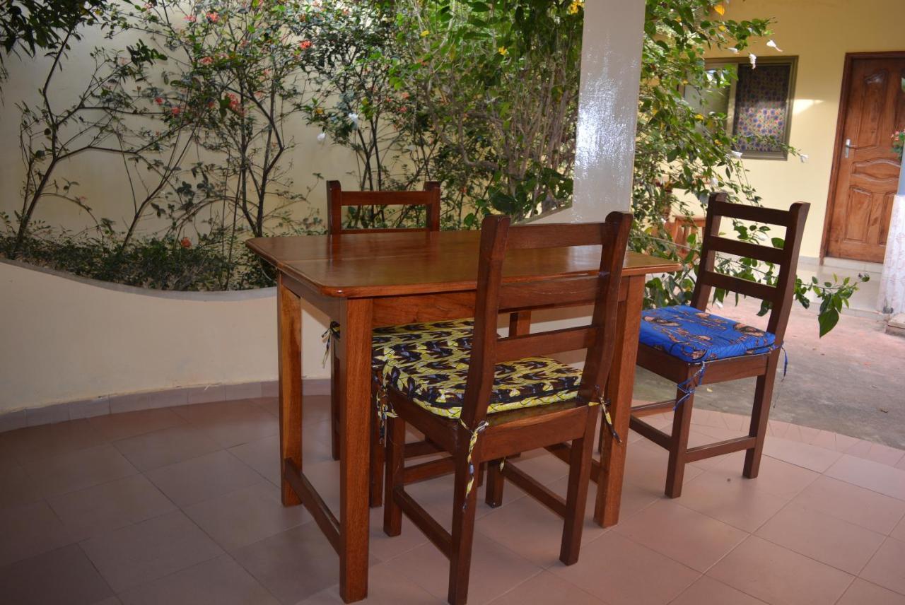 Bed and Breakfast Chez Sabine Abomey Екстер'єр фото