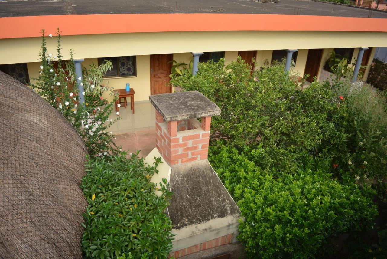 Bed and Breakfast Chez Sabine Abomey Екстер'єр фото