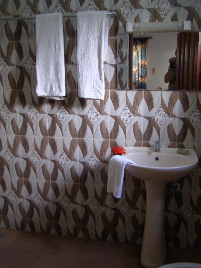 Bed and Breakfast Chez Sabine Abomey Екстер'єр фото